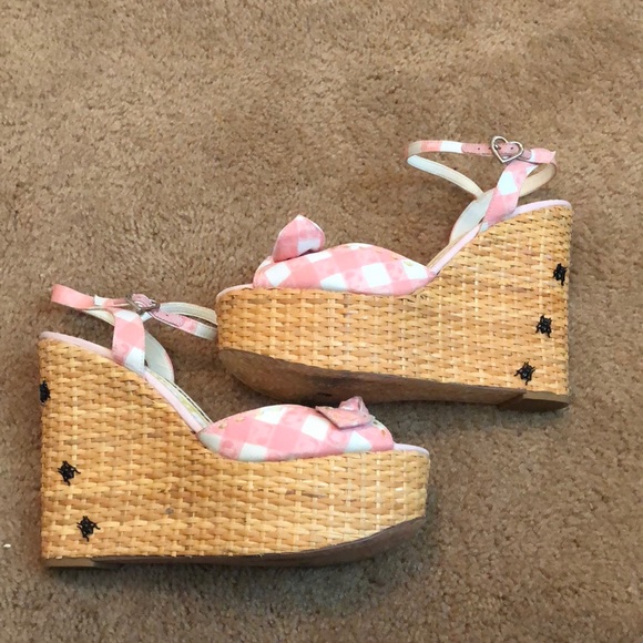 pink and white wedges